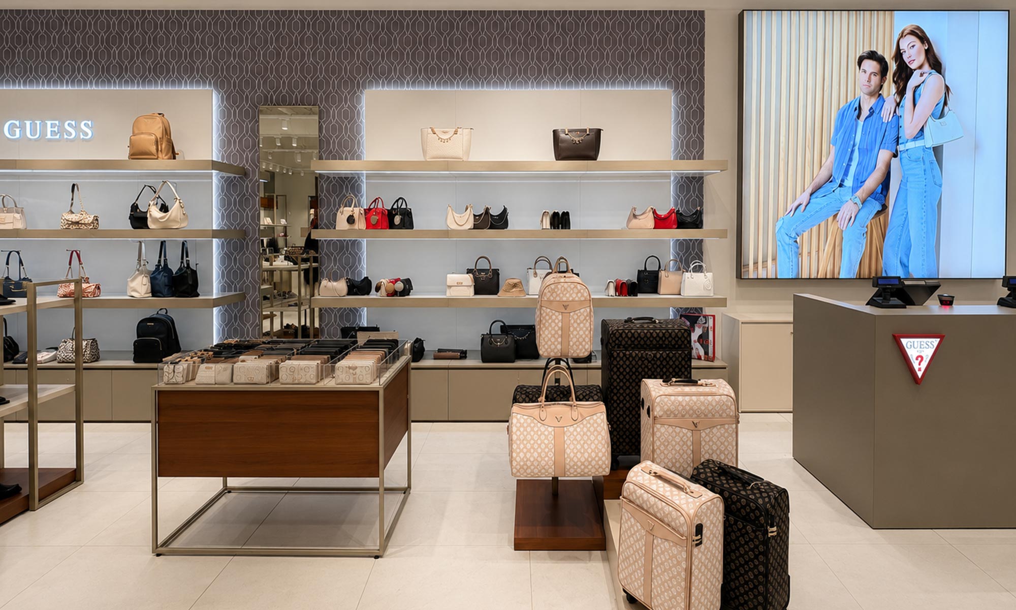 Store Guess in Valdichiana village