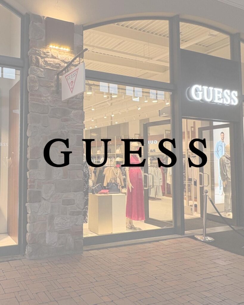 Vetrina dello store Guess in Val di Chiana Designer village