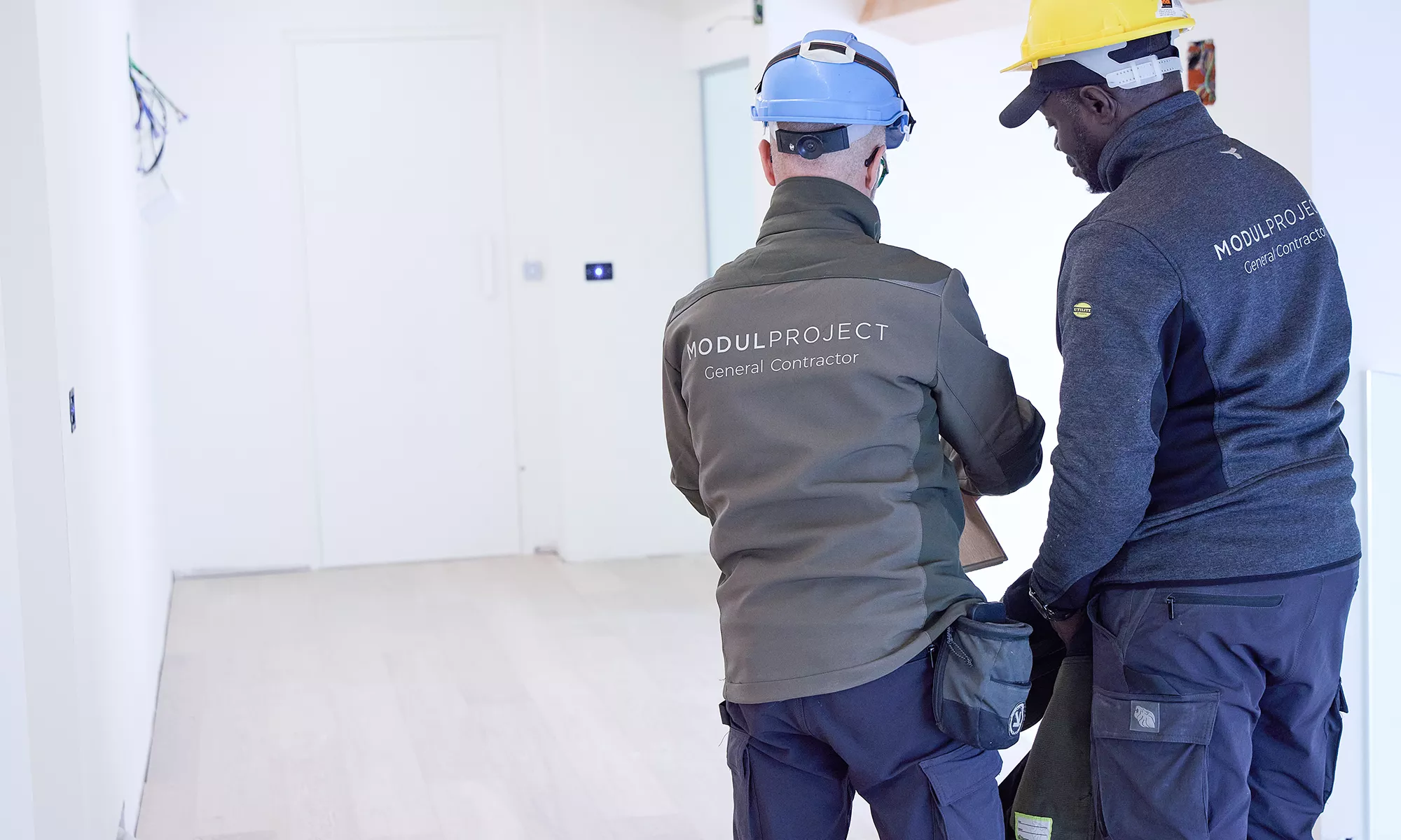 Operai Modulproject in cantiere