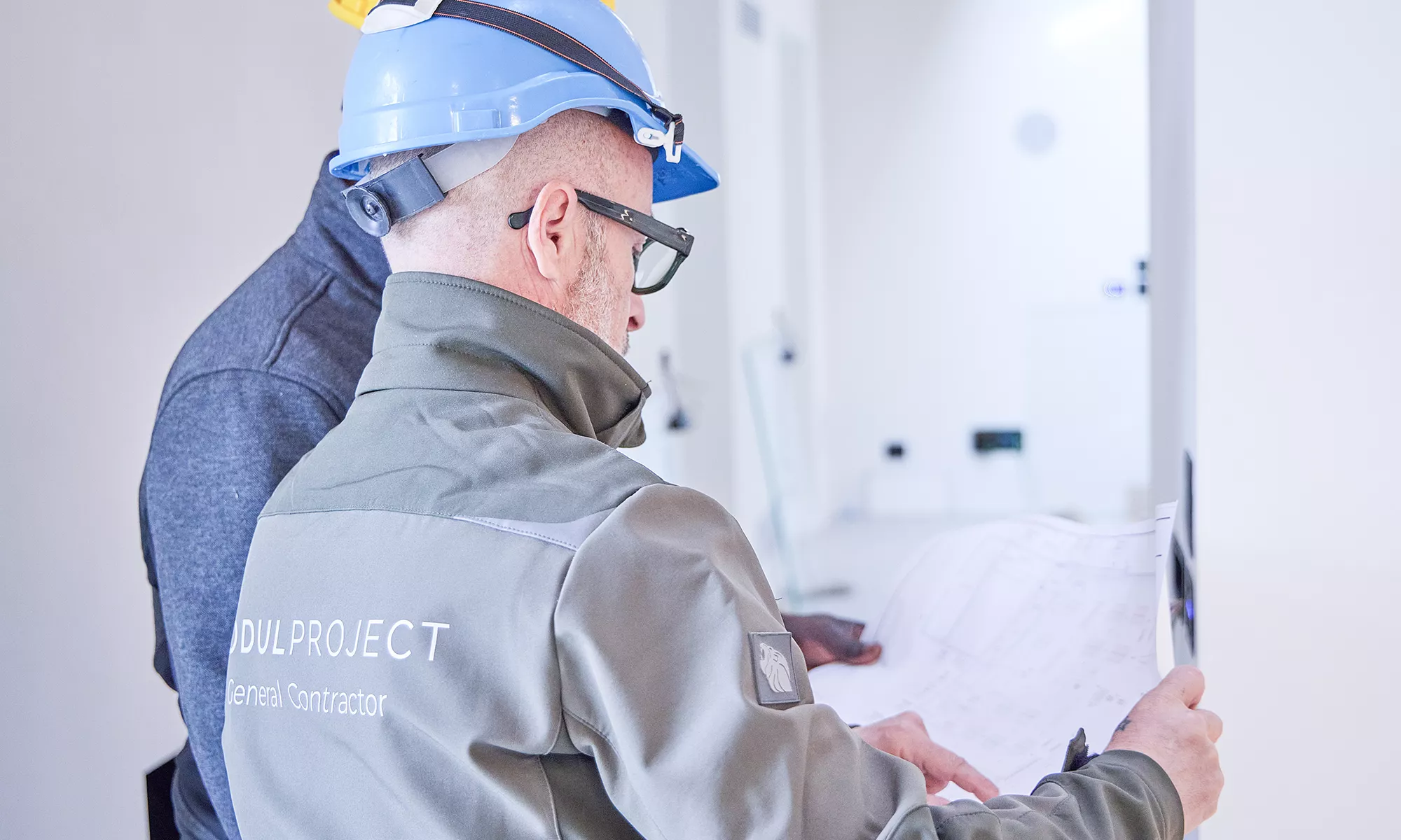 Operai Modulproject in cantiere